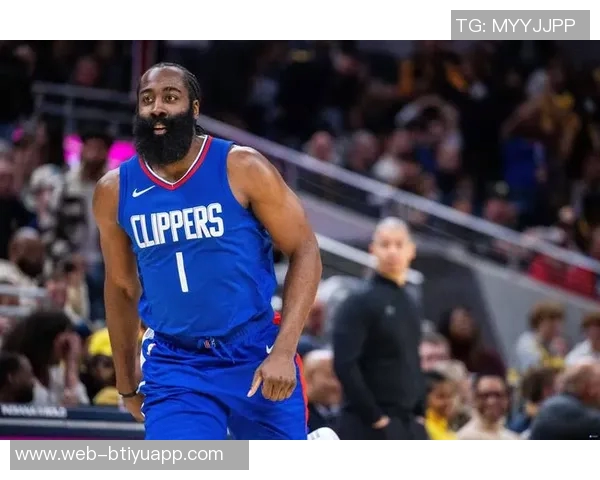 哈登半场表现中规中矩8投3中贡献12分3篮板3助攻正负值7