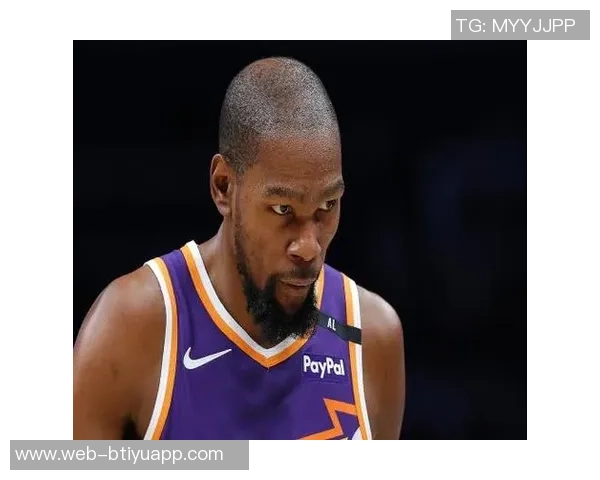 杜兰特三节高效表现轻松拿下19分6篮板3助攻1抢断助球队获胜